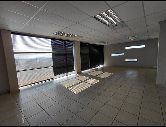 11,694M² WAREHOUSE TO LET IN CLAYVILLE